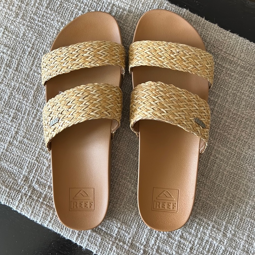 Size 10 Tan Reef Sandals
